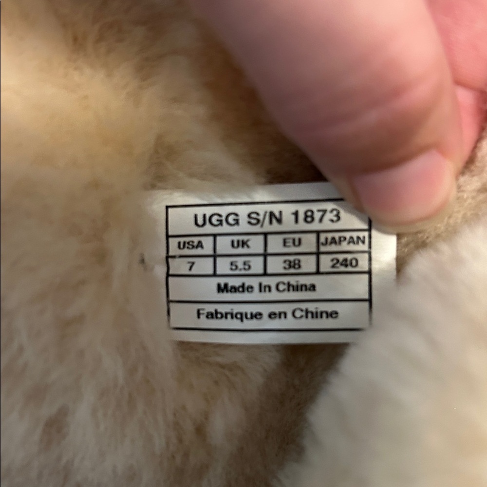 UGG Bailey Button Triplet in Chestnut - Size 7 - Picture 2 of 11